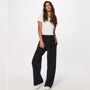Lululemon wide leg Noir pants